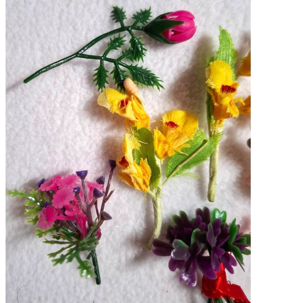 Vtg Plastic Miniature Flowers Lot Barbie Dollhouse Size Floral Craft Supplies - Picture 5 of 6